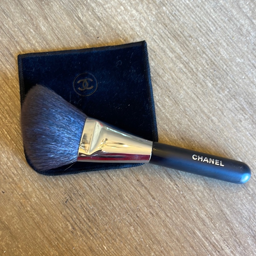 CHANEL Makeup Brush #2 Powder/Contour